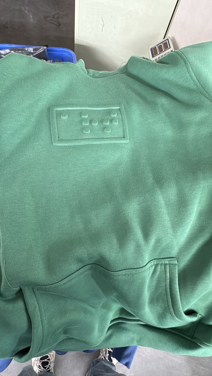 Hoodie unisexe embossé en braille